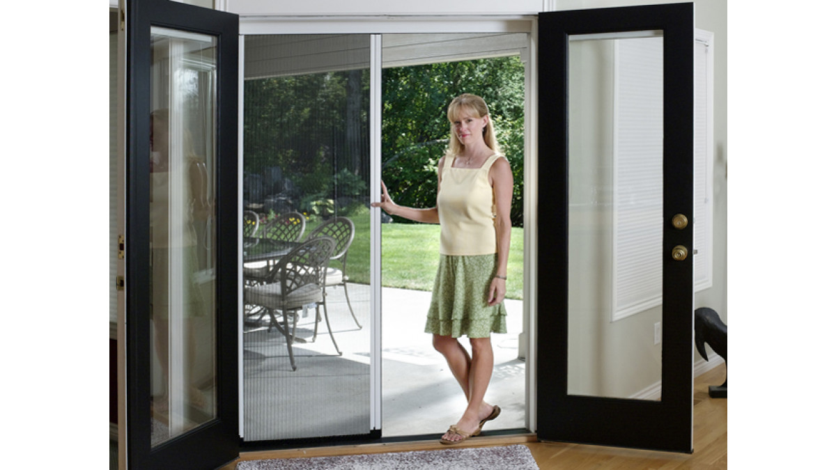 Venette-Pleated-Insect-Screens-are-unobtrusive-and-easy-to-use.