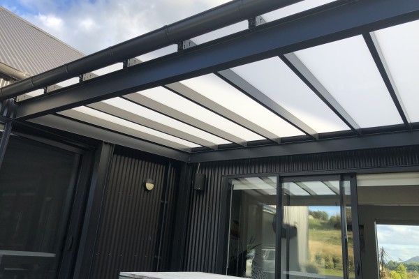 Modern Aluminium Patio Roof Maximises Year-Round Light