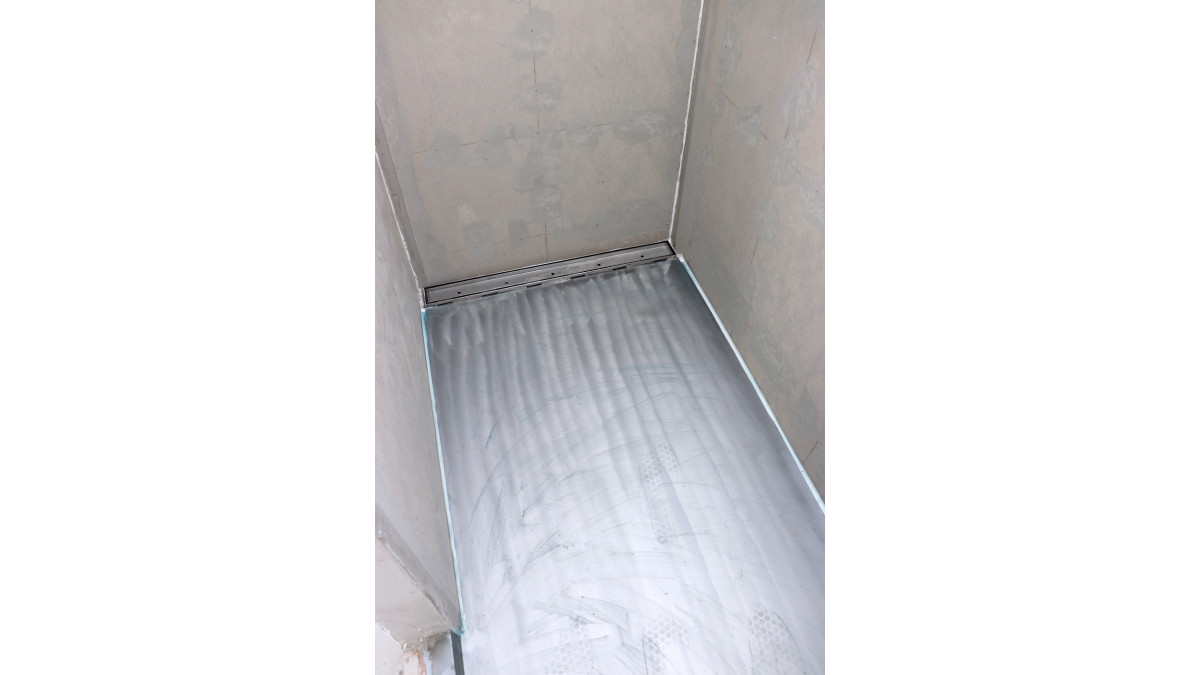 Large Tray pre waterproofing 2000pxH