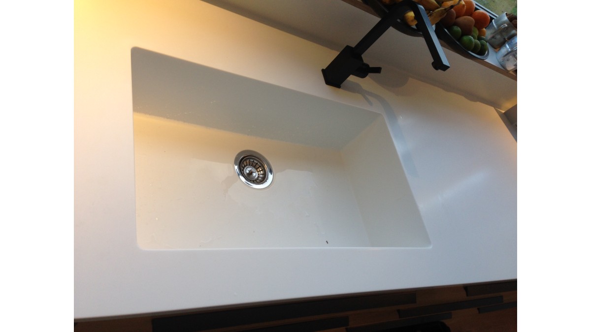 970 Sink in Glacier White Fabricated into G White Top