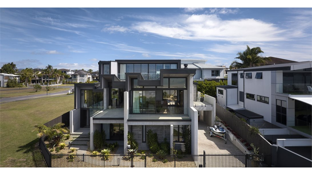 the bedroom is placed on the top floor for maximum views