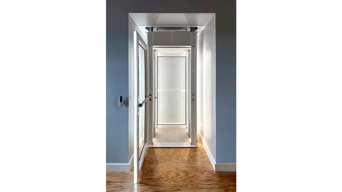 Through floor lift luma by Savaria with open door