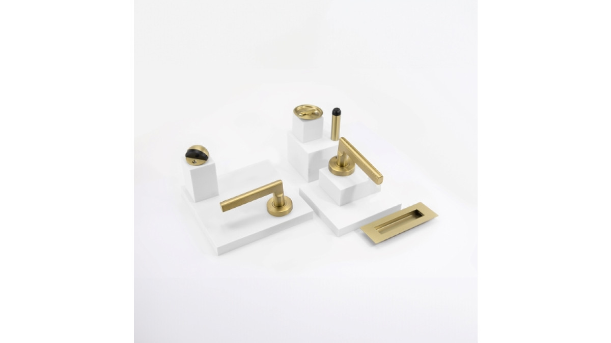 L4 satin brass 300ppi no hingeno bolt square