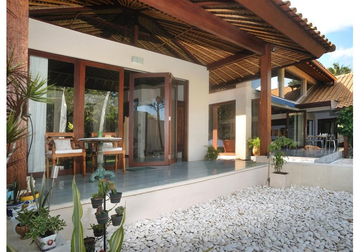 General Hardware: Henderson Exterior Folding Systems