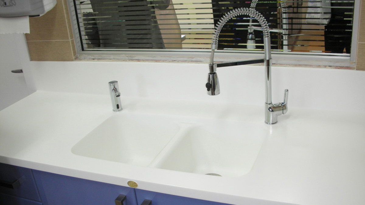 Staron Sink 8