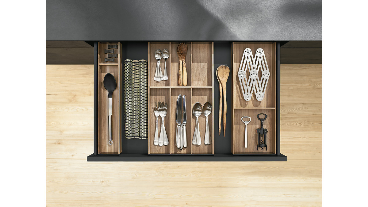 Blum NZ AMBIA LINE LEGRABOX wooddesign tennesseewalnut2