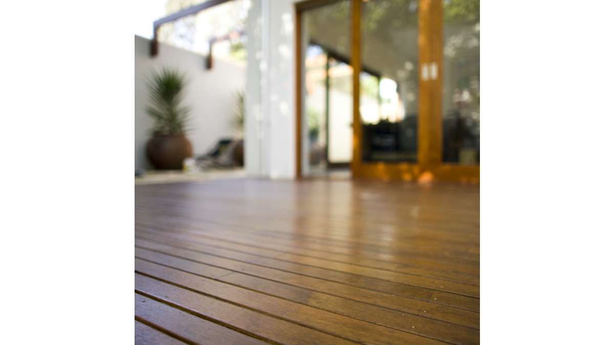 INFO 5 Cabots Natural Decking Oil Smaller