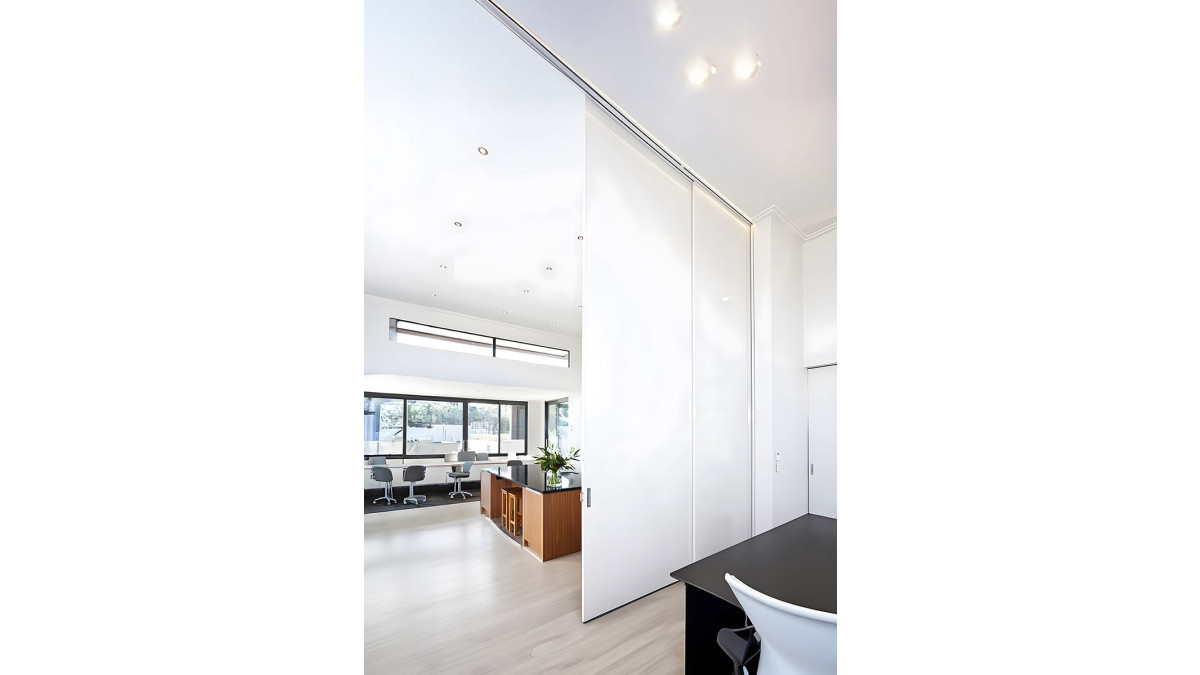 CS Full Height Ceiling Mount Track Multi in Open Office Setup