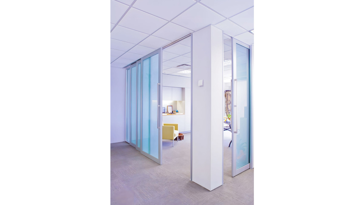 CS Full Height Ceiling Mount Track Multi in a Hospital Room