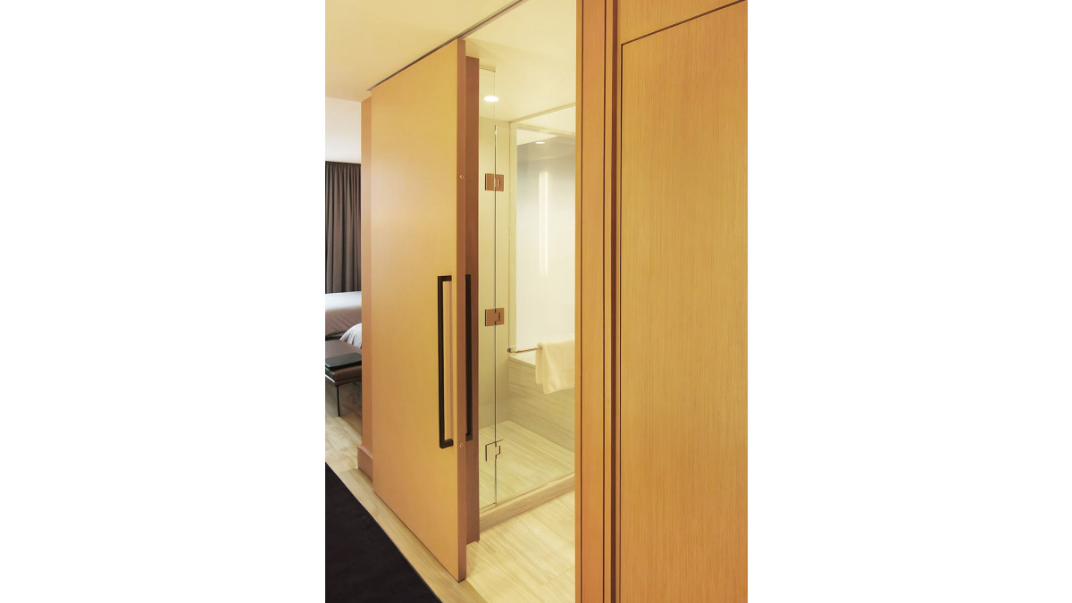 CS Full Height Ceiling Mount Track Single in Hotel Room