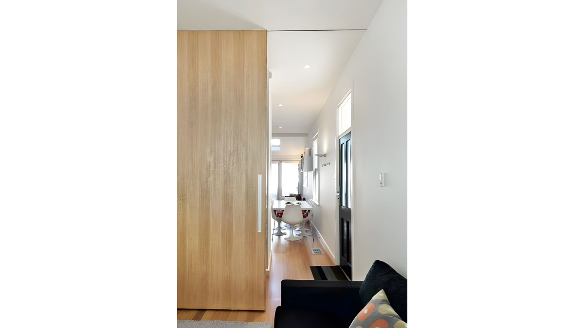CS Full Height Ceiling Mount Track Single in Modern House