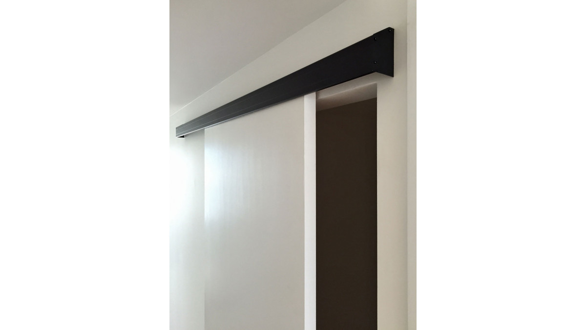 Wallmount black