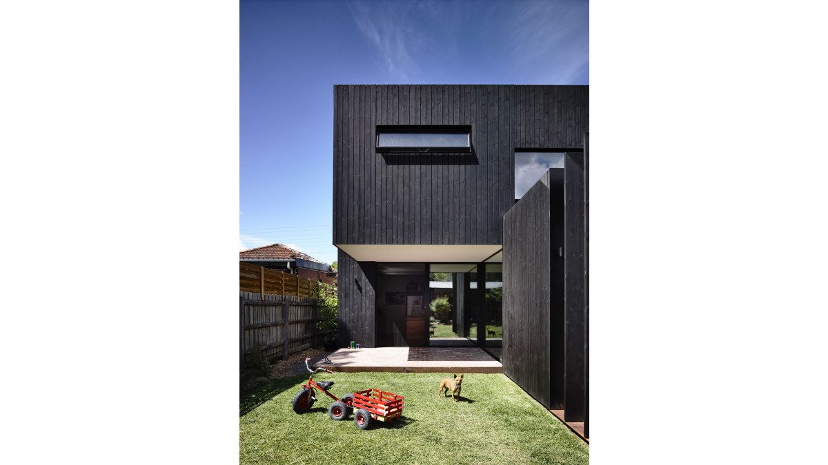GARTH HOUSE Lunawood Thermowood in CUTEK Punga 3