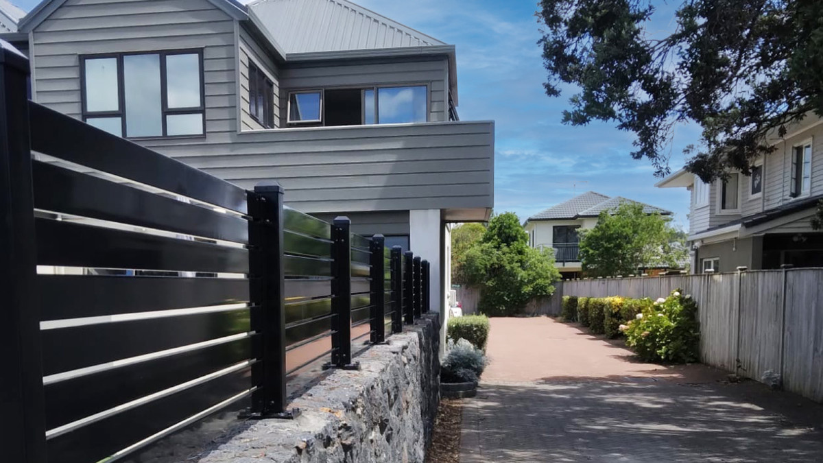 Oasis Block wall 1600x900 2