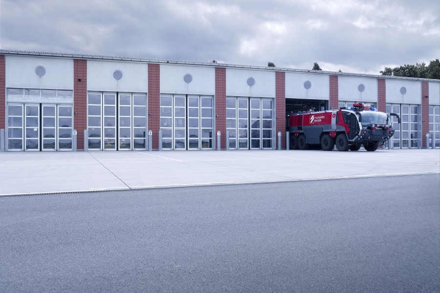 F Series — High-Speed Folding Doors