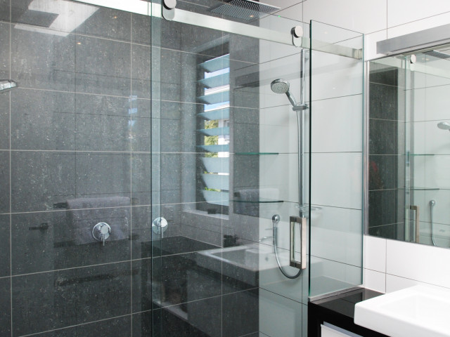 Verona Sliding Shower Door