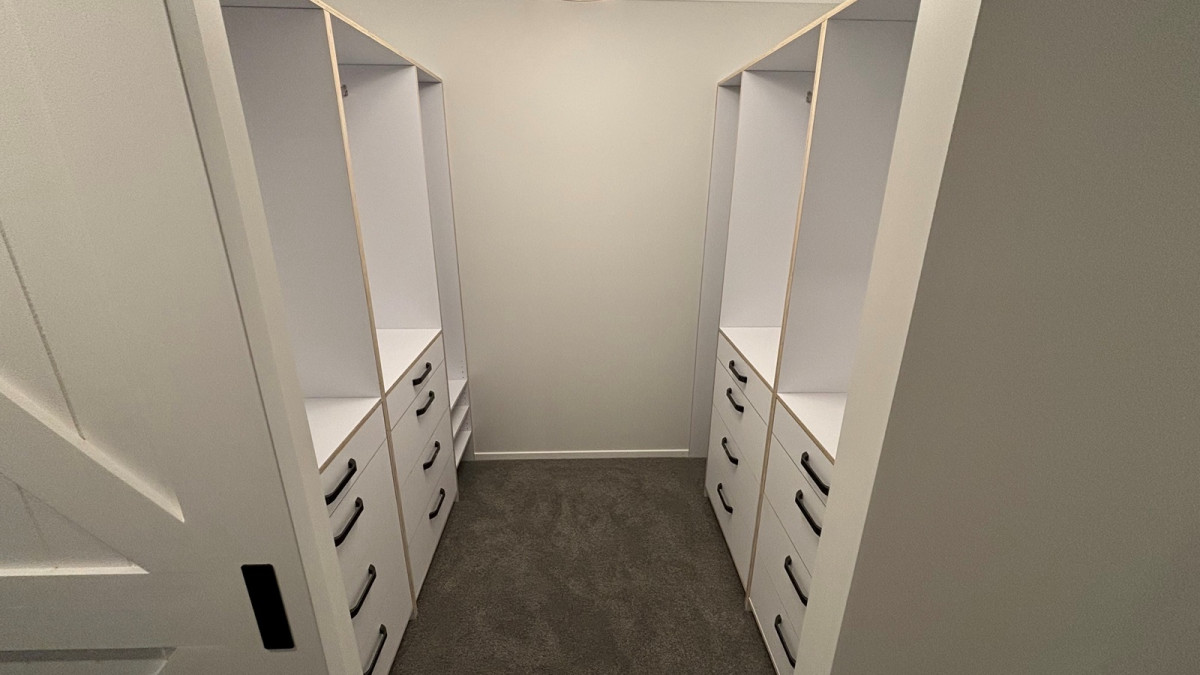 SlimFIT Soft Close Drawers.  Project by Isaac Builds Things