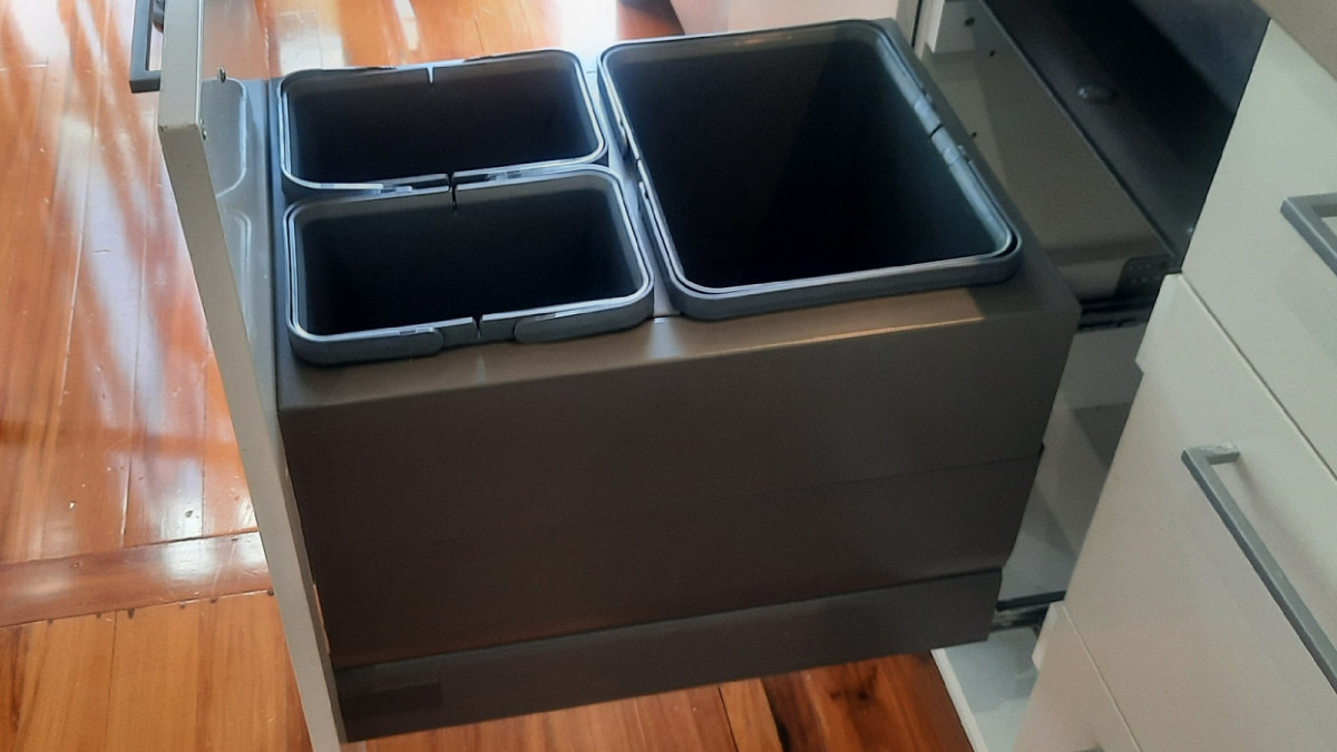 Tanova Designer Series Kitchen Waste Bin for 400mm Cabient. Project by McGregor Cabinetmakers