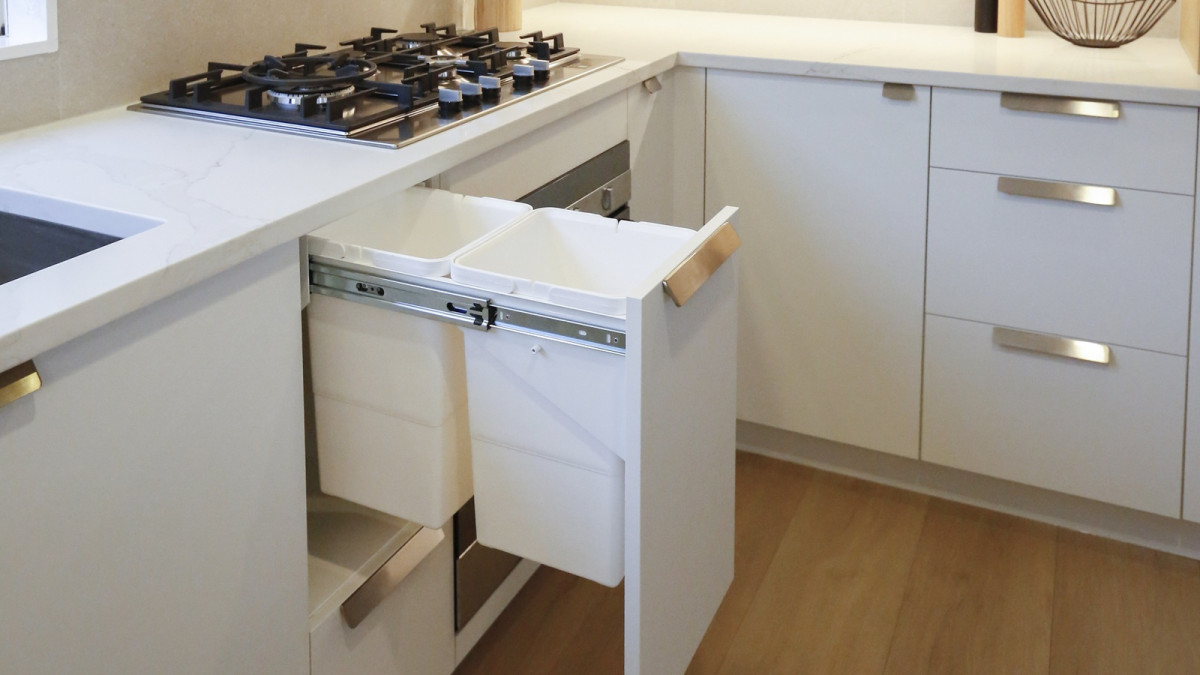Tanova Simplex Kitchen Waste Bin for 300mm Cabinets. Project by Vikon Boxmakers