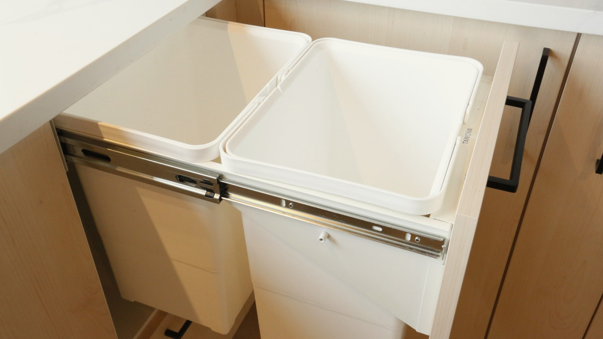 Tanova Simplex Kitchen Waste Bin for 350mm Cabinets. Project by Vikon Boxmakers