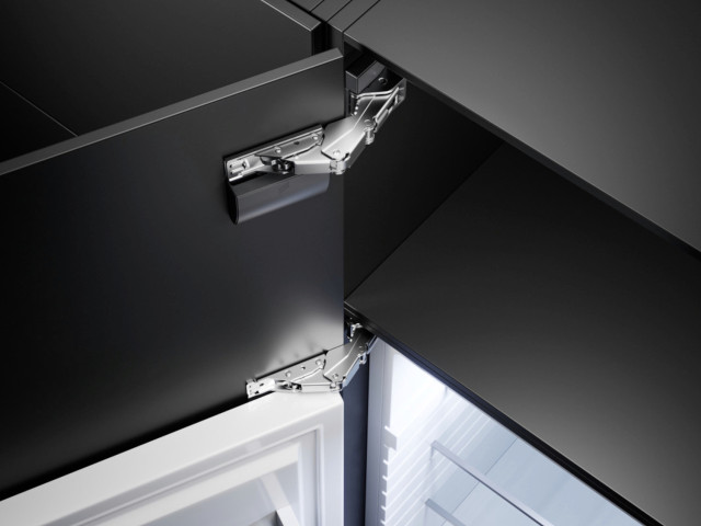 Evisys, Guiding door hinge for Integrated Fridges