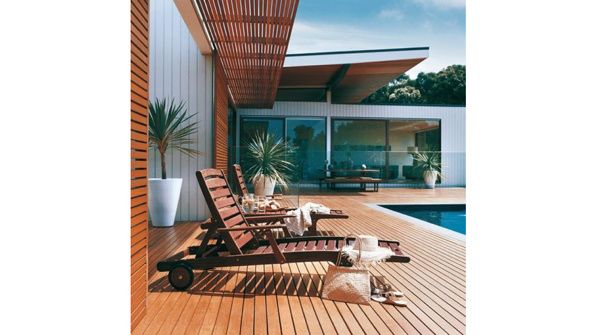 INFO 5 Intergrain UltraDeck Slip Resistant Decking Oil