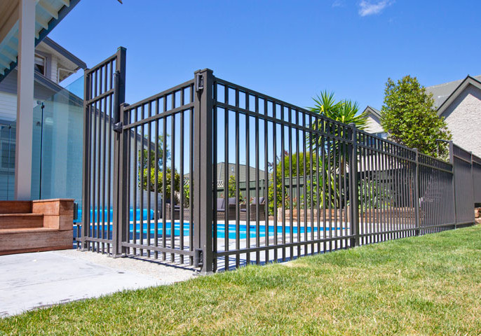 Contemporary Range — Fence and Gate Systems