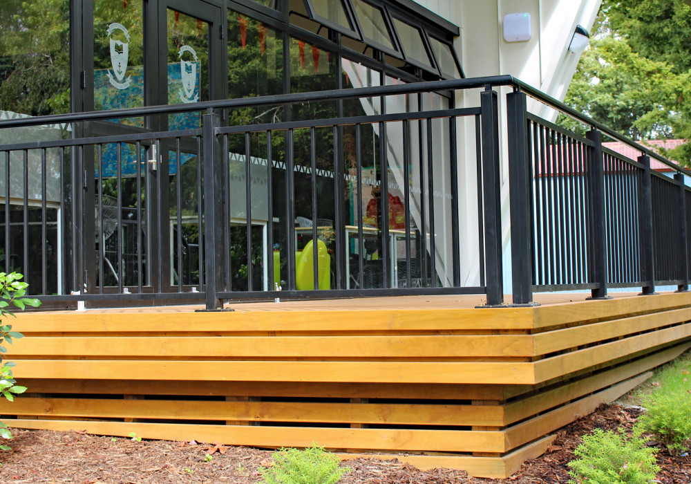 Edgetec® Commercial Post Balustrade System 