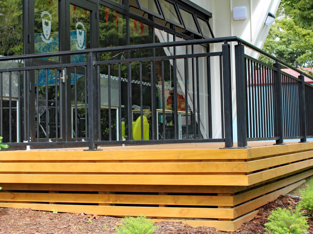 Edgetec® Commercial Post Balustrade System 