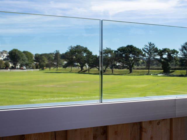 Edgetec® MegaGrip™ Commercial Balustrade