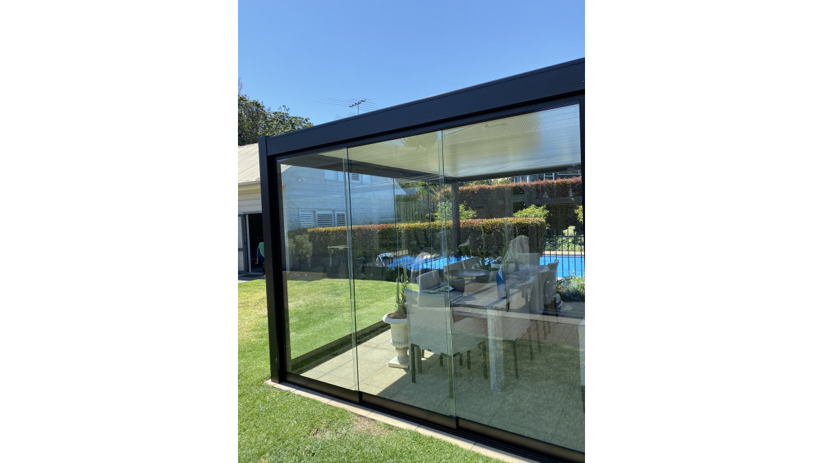 Bask Louvre Roof with Glaslide doors