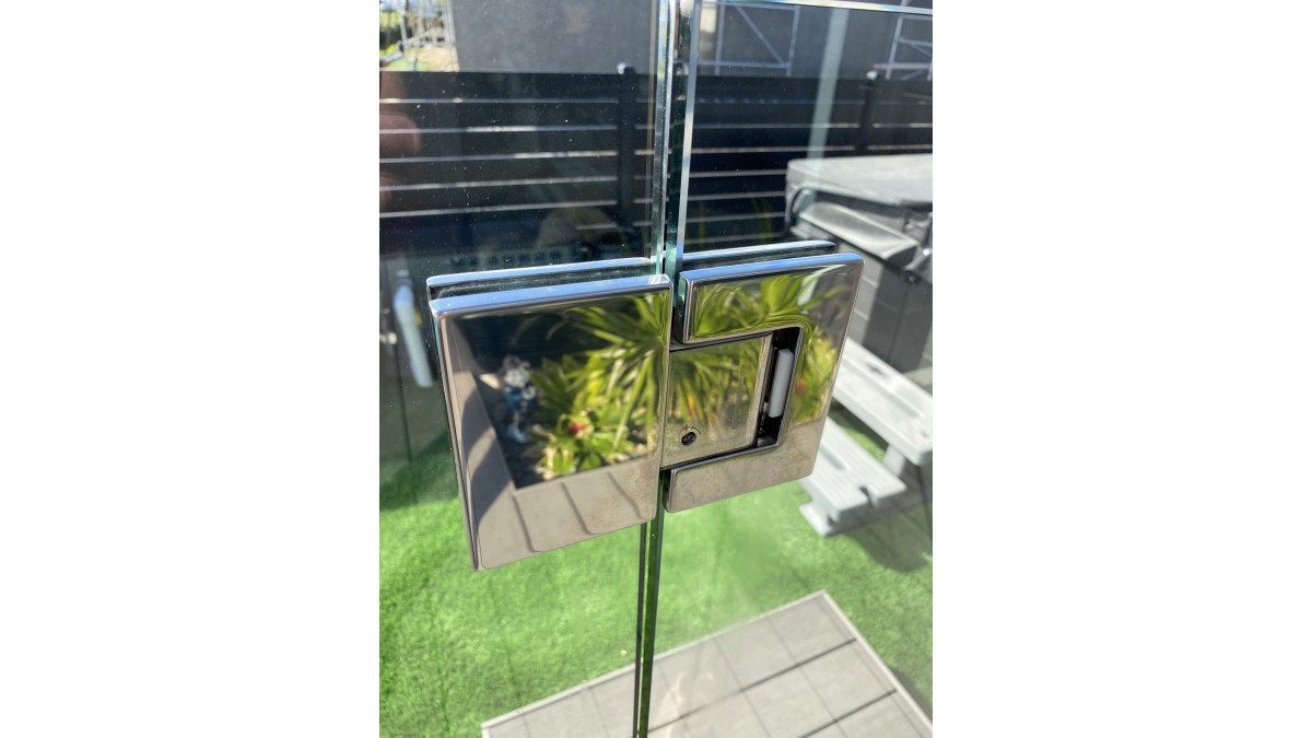 Glass pool door hinge 2