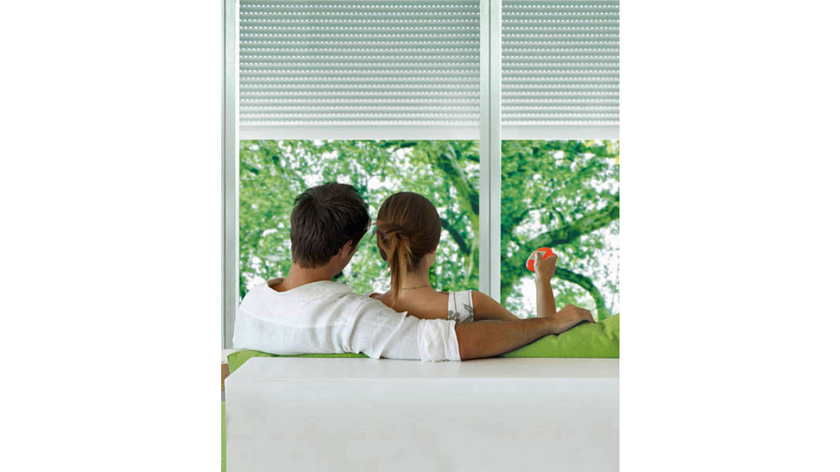 Intercept Roller shutter with couple