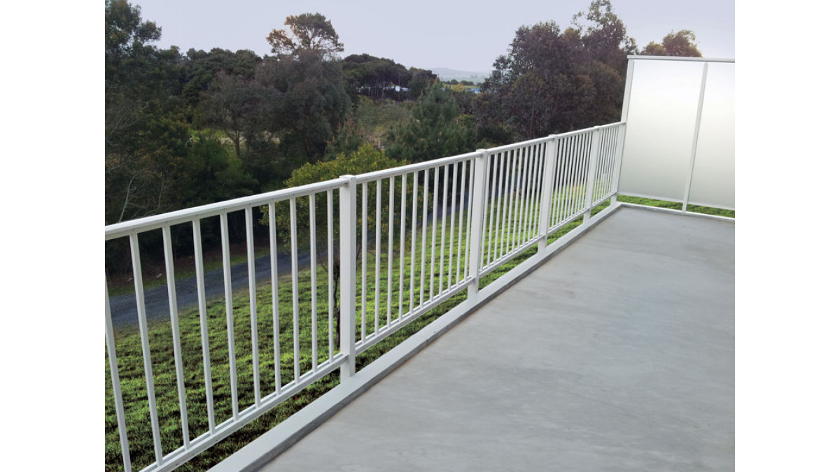 Homestead Balustrade with Frosted Glass Screen on deck EDIT