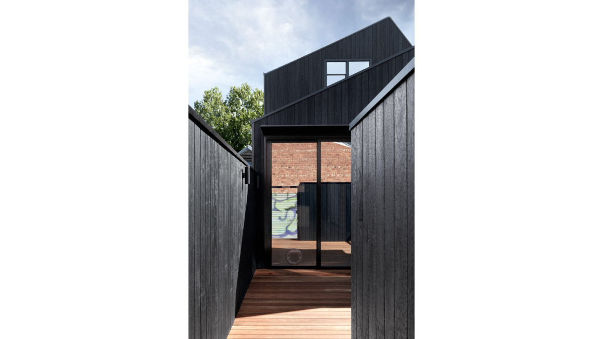Charred 120 x 19 Tg Shiplap Cladding with 135 x 19 Ironbark Decking