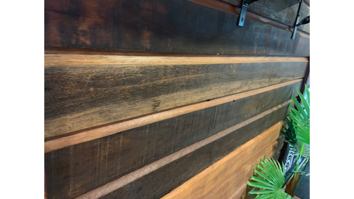 Rusticated Sawn1