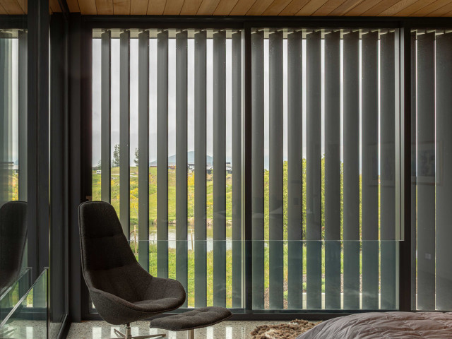 Motorised and Hand Operable Louvres (Spiral Pivot System)