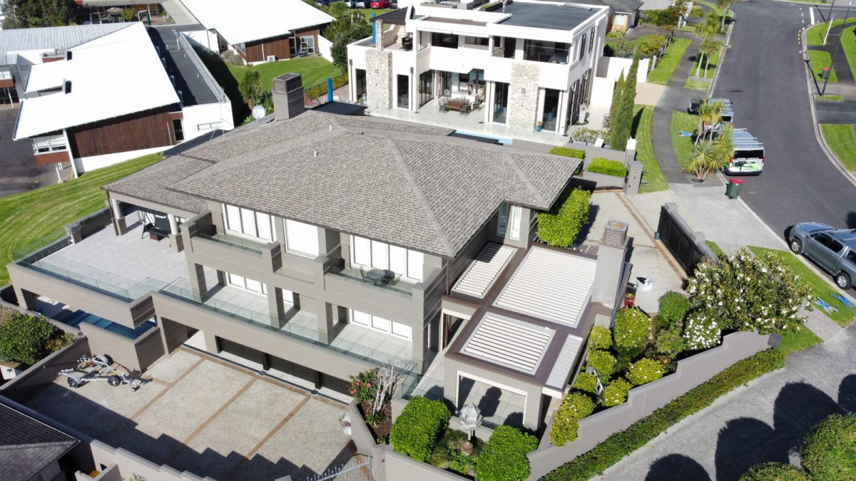 220 35 Slimline Louvre Roofs 1
