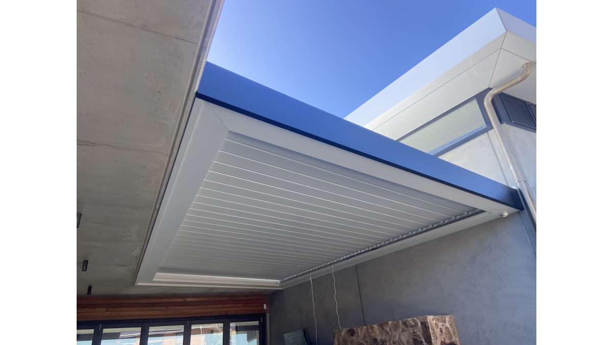Louvretec Alpine Spiral Pivot Roof ADL During Install