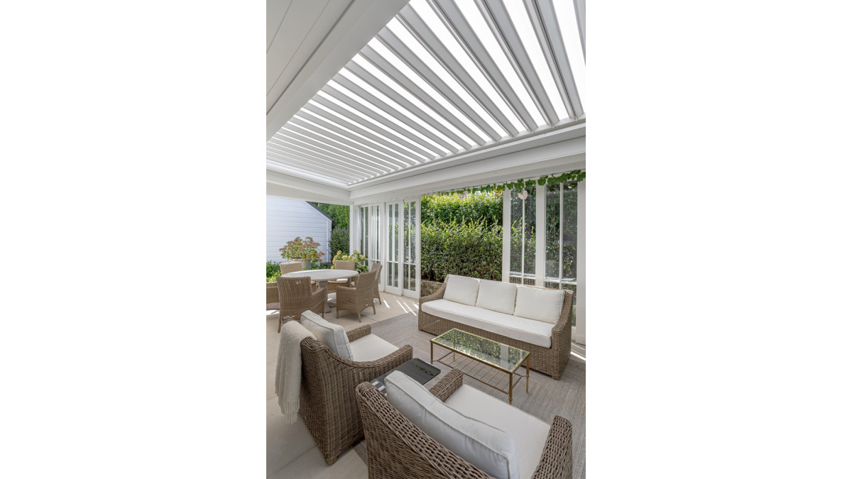 Louvretec Translucent Opening Roof2 lr