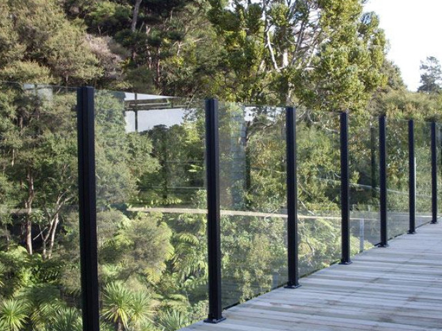 Semi Frameless Posts