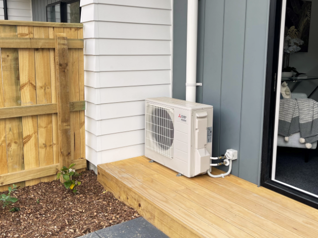 Ecodan QUHZ CO₂ Hot Water Heat Pump — Hot Water & Space Heating for Residential Projects