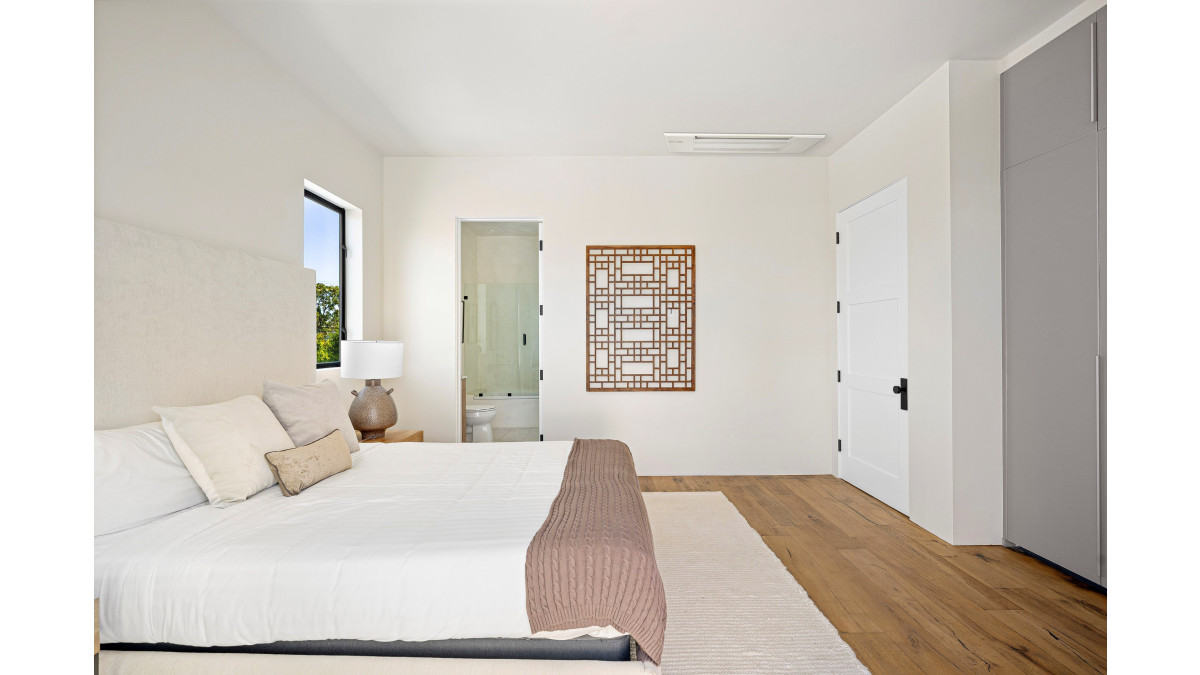 MLZ ModernBedroomWoodenFloor SEP25 FA RESIZED