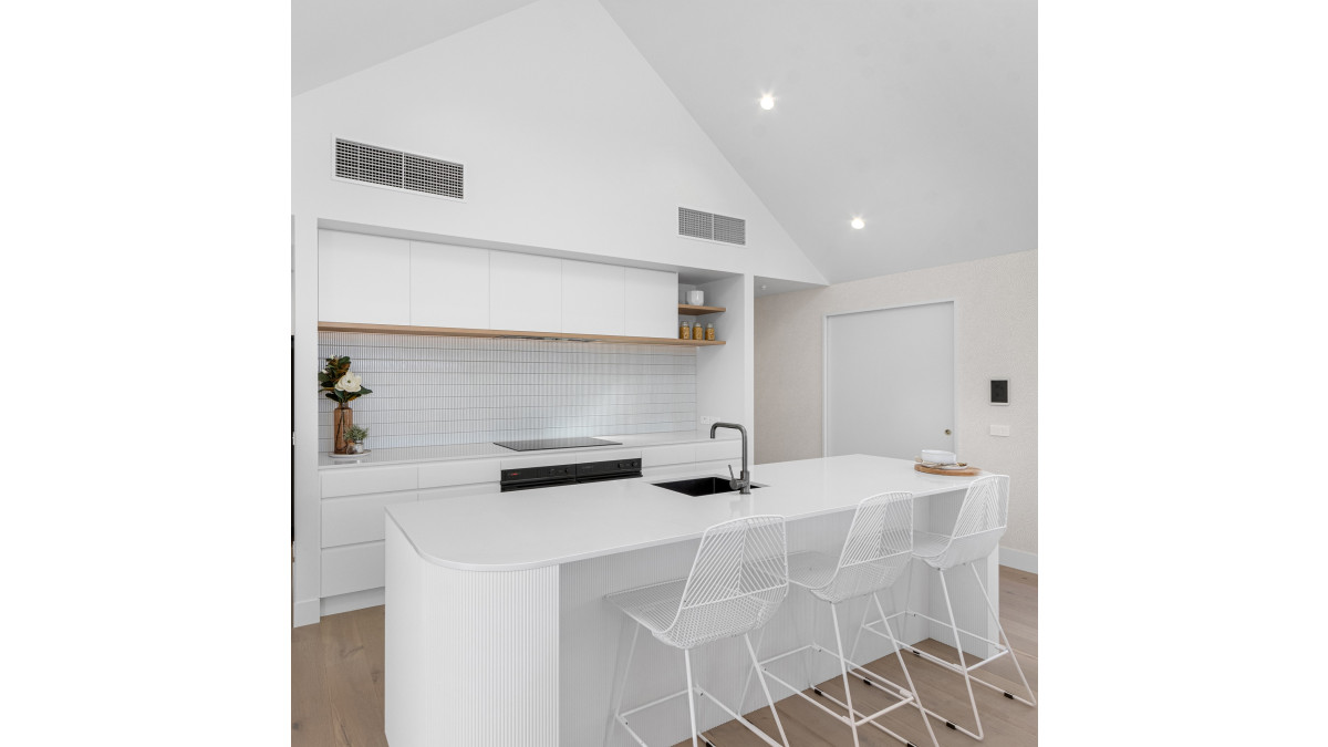 kitchen Studio Tasman Swurves Profile and BW Artic White Velvet Swurves lacquered to match colour 2