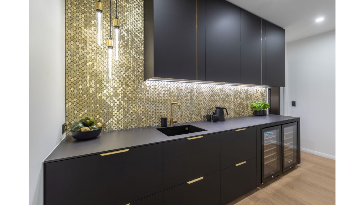 PL Black Velvet CubeDentro Tida kitchen closeup sml