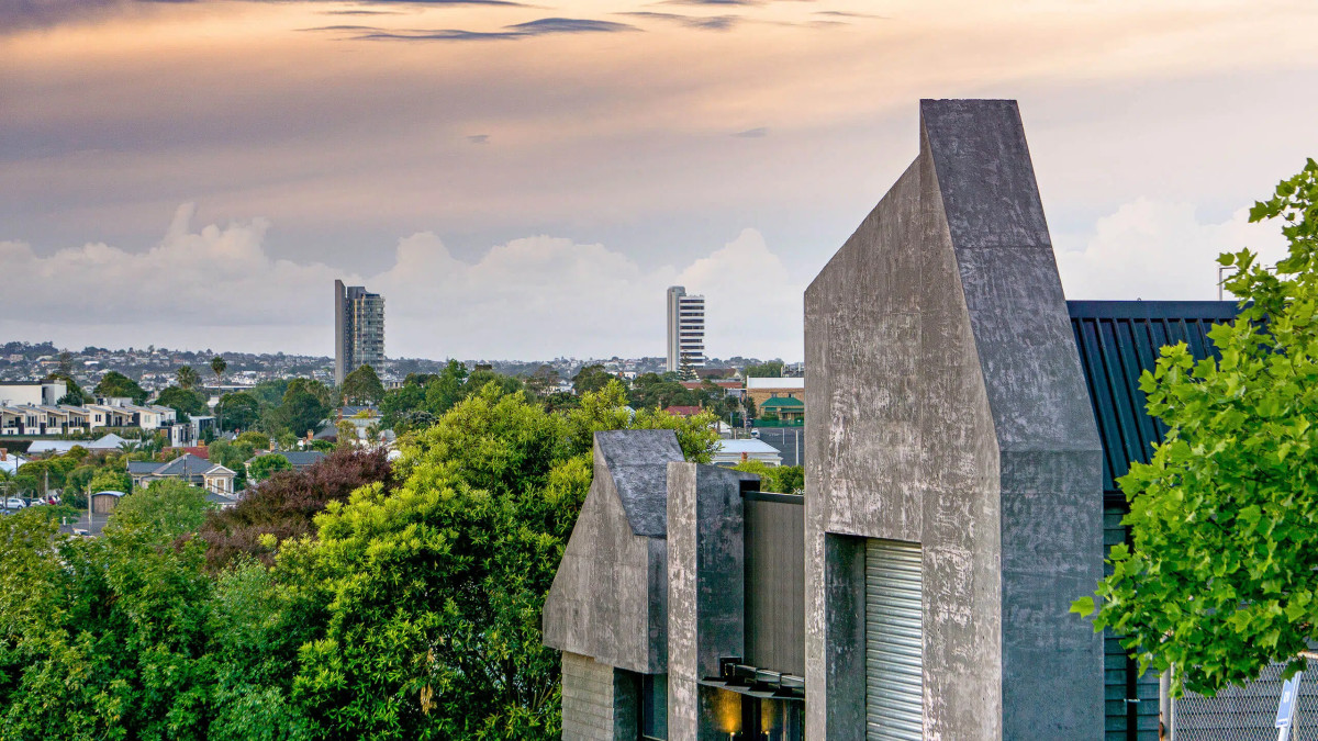 Coloured concrete wall Premium Charcoal PFL698 Grey Lynn Auckland NZ