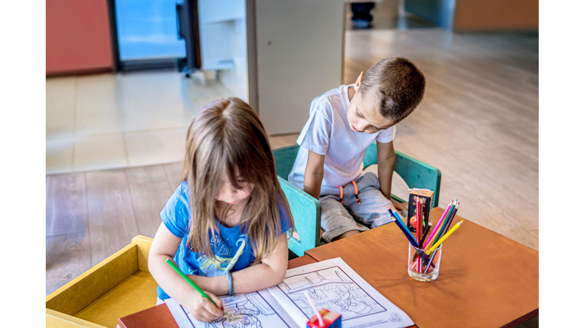 colour panel kids at table edit lr