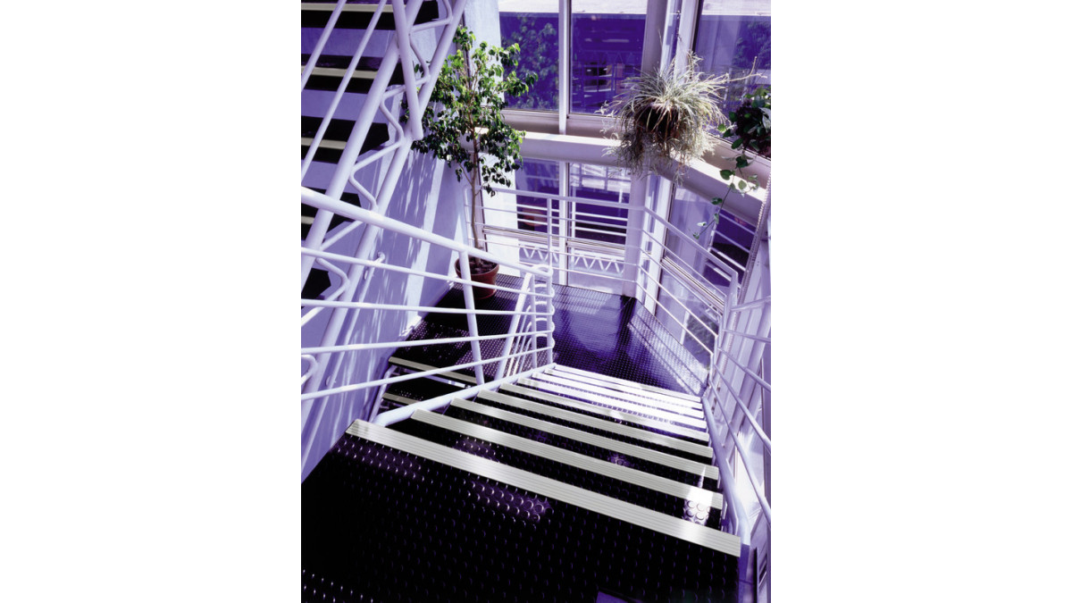 Stud stairs Black Coal 101