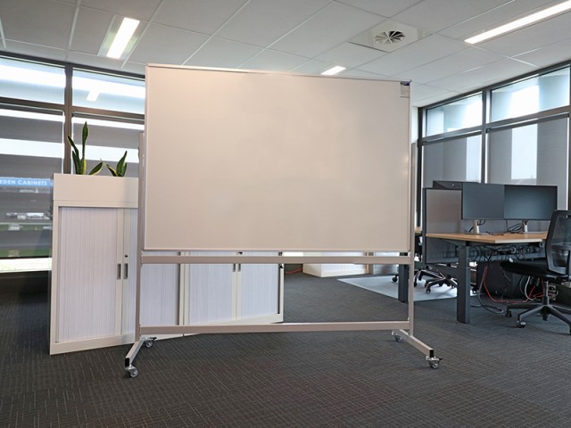 Mobile Whiteboard or Pinboard