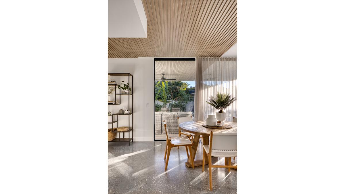 Blue jay burleigh knotwood battens facade garage door shutters screens awnings interiors4 1 (Archi Line)